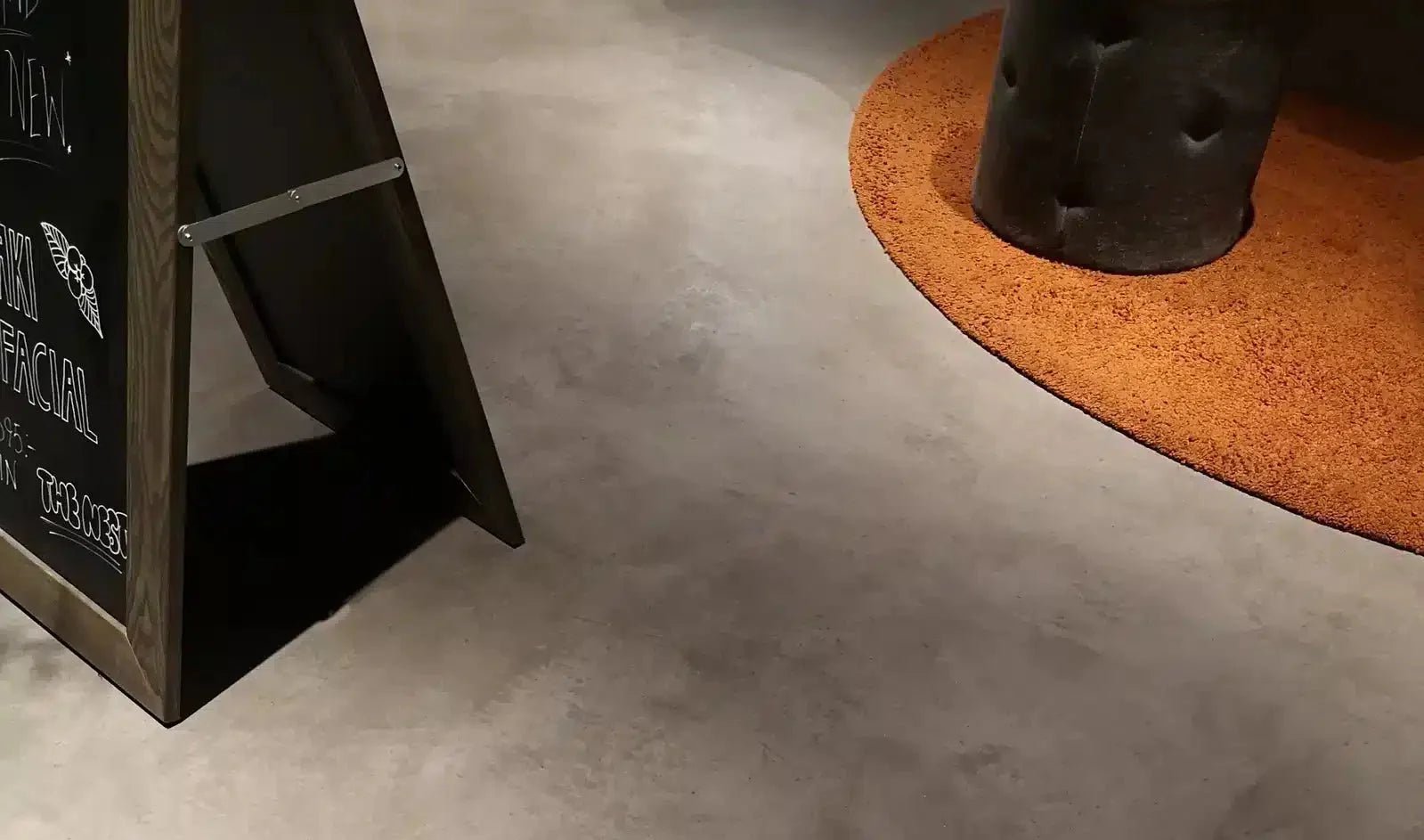 VAD ÄR MICROCEMENT? Designbycement förklarar