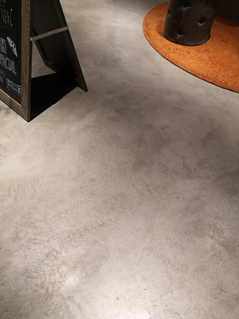 Golv i Övrigt microcement – kommersiell miljö, matta