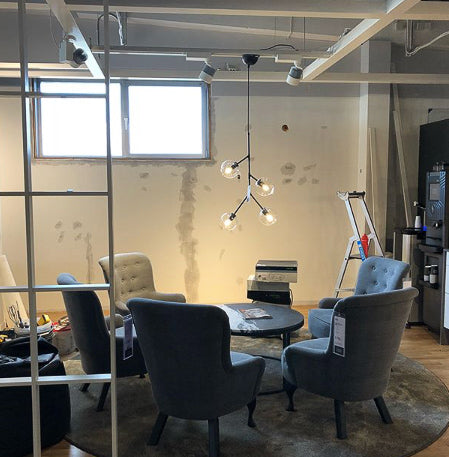 Badrum i betonggrå microcement – loungeyta, väntrum