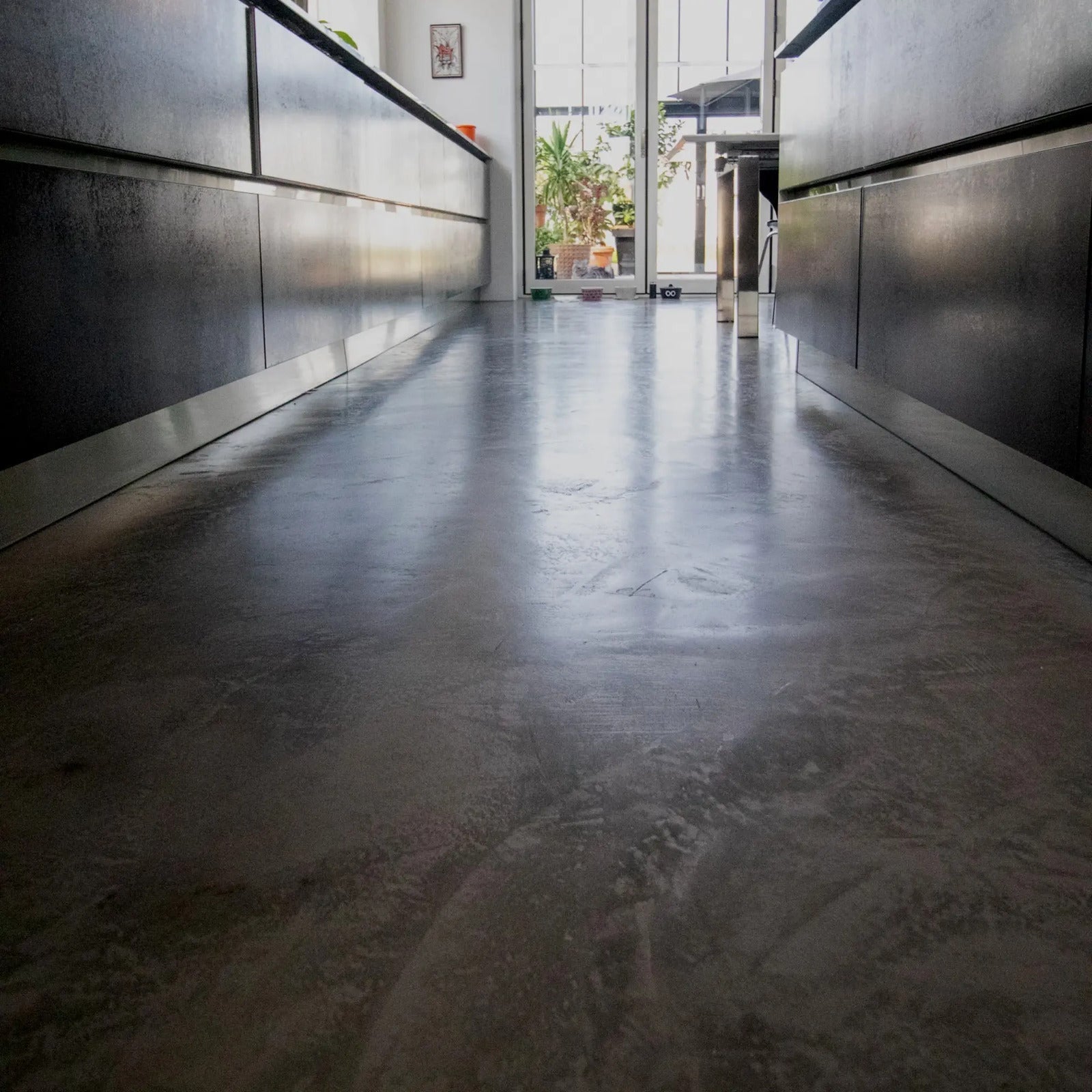 Microcement för golv i ystad- Design By Cement Sweden AB