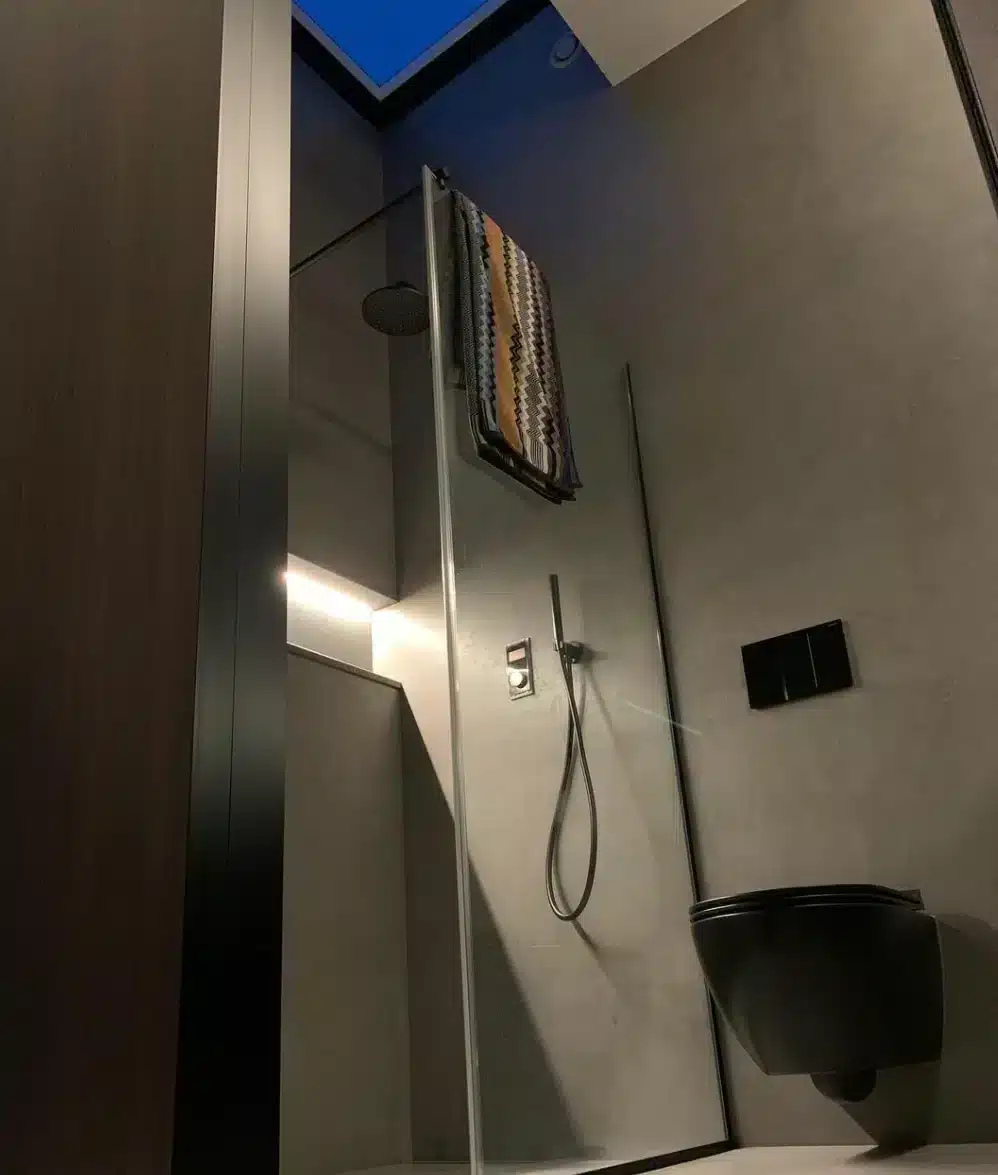 shower microcement betonggrå vägg o golv