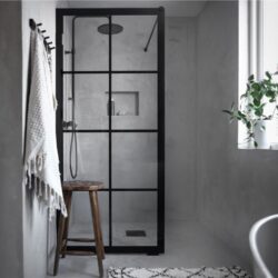 våtzon med microcement dusch. badrum i stockholm ljusgrå