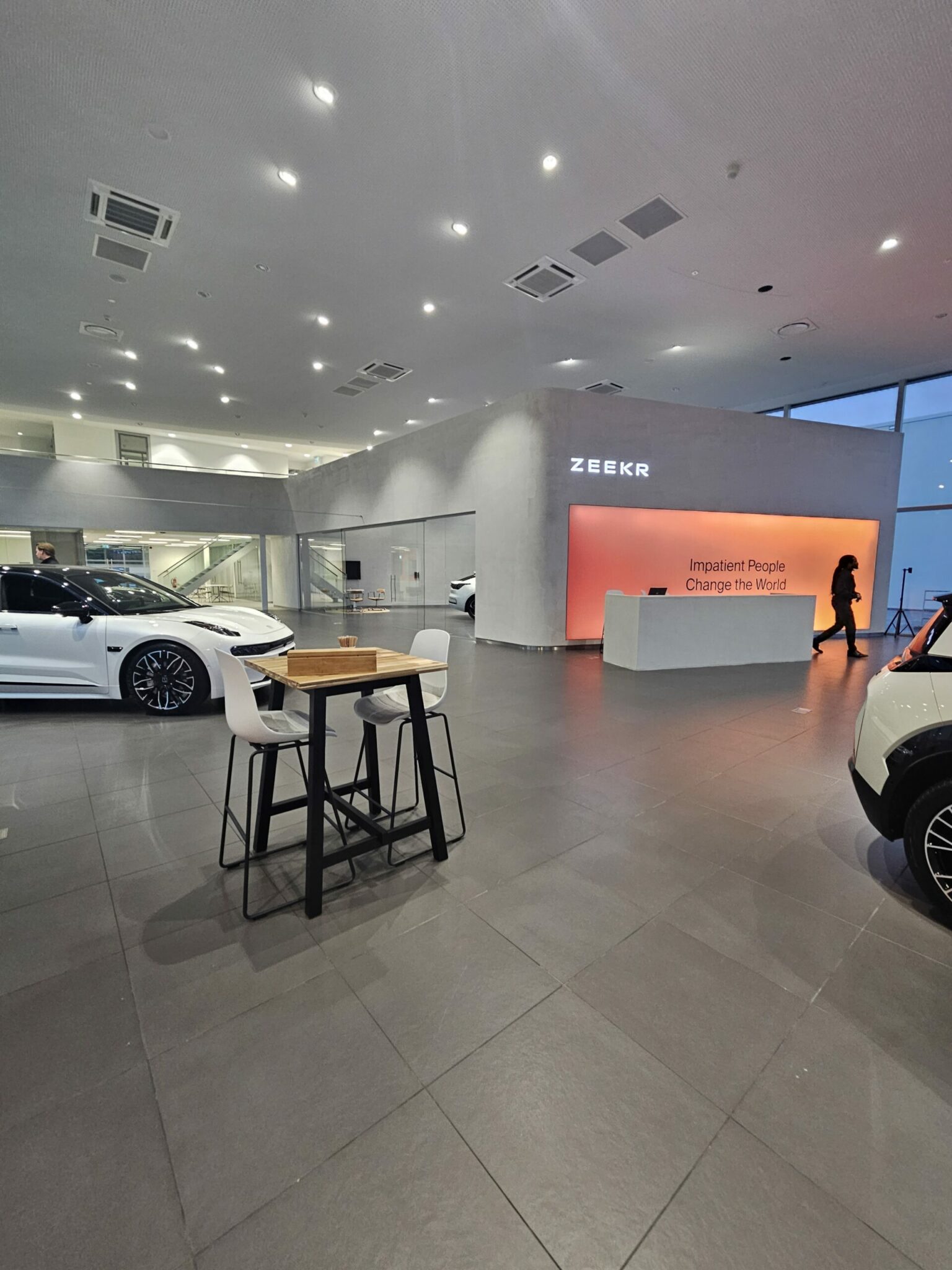 Showroom med väggar av microcement